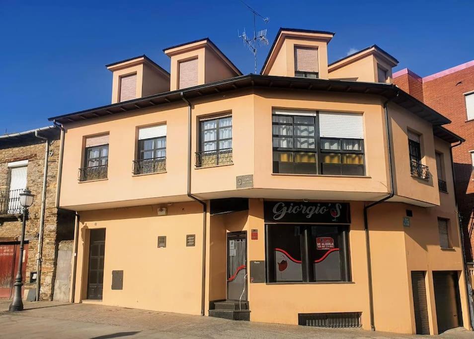 Apartamento en el casco antiguo de Ponferrada Exterior foto